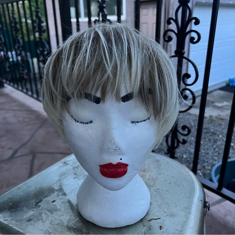 Blonde Short Bob Wig with Bangs - Natural Blonde